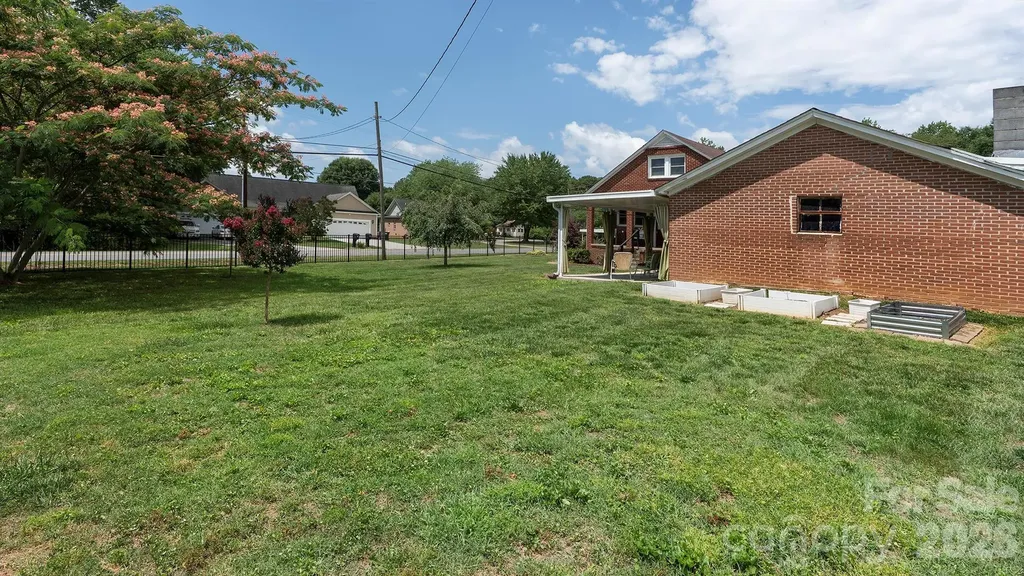 3308 16th Street NE Hickory NC 28601