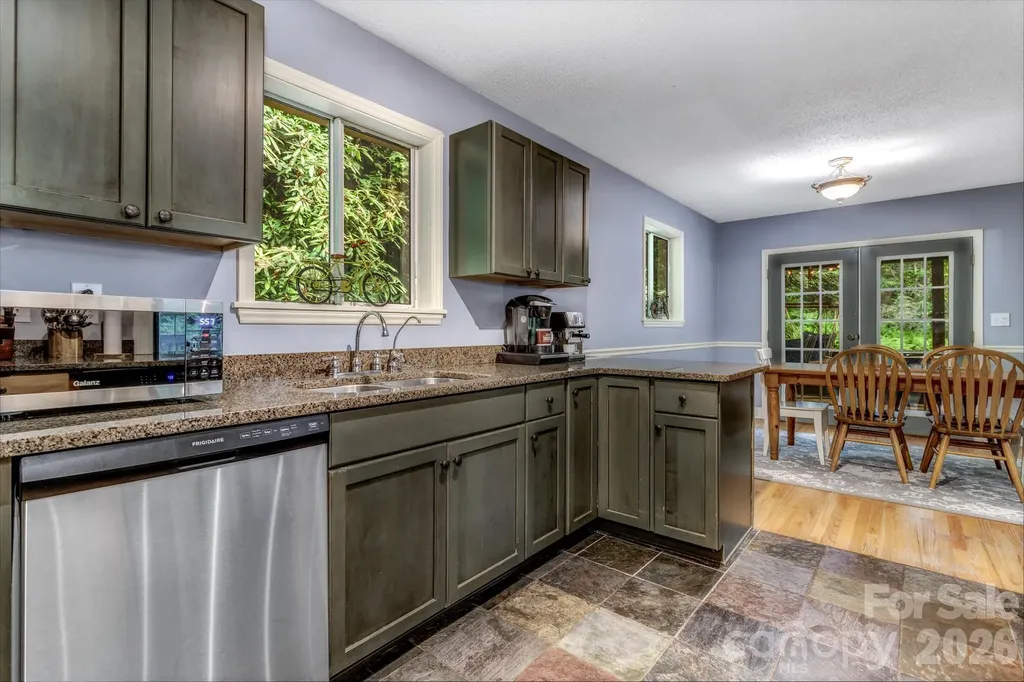 125 Hondah Boulevard Brevard NC 28712