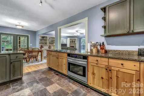 125 Hondah Boulevard Brevard NC 28712