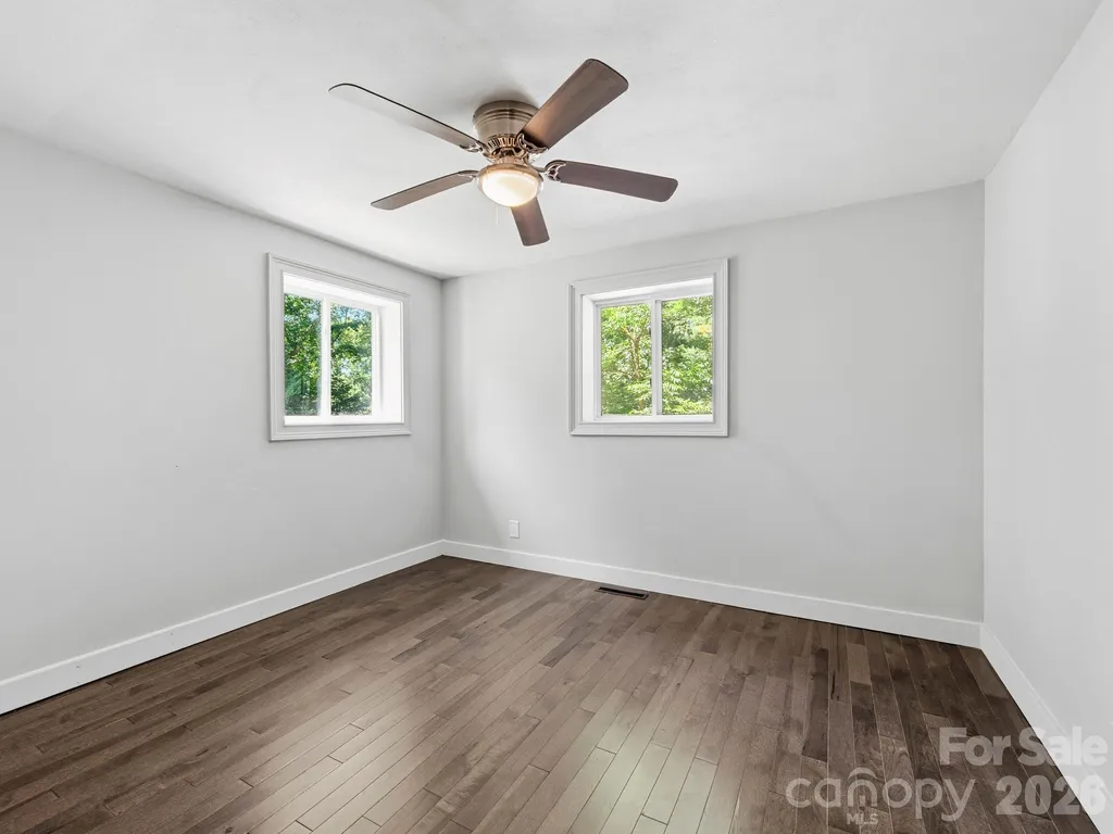 425 Lyndhurst Drive Hendersonville NC 28791