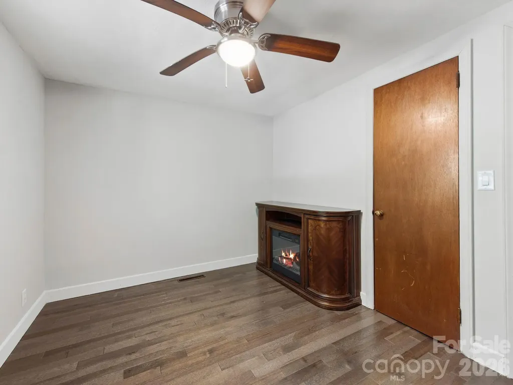 425 Lyndhurst Drive Hendersonville NC 28791