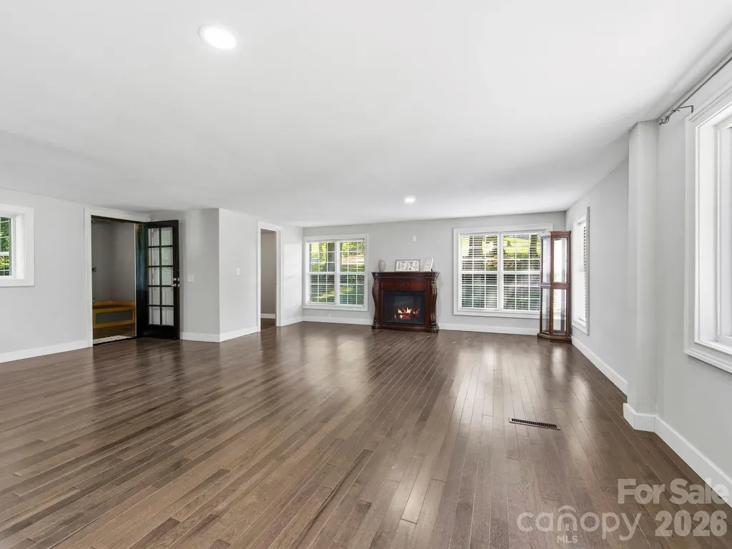 425 Lyndhurst Drive Hendersonville NC 28791