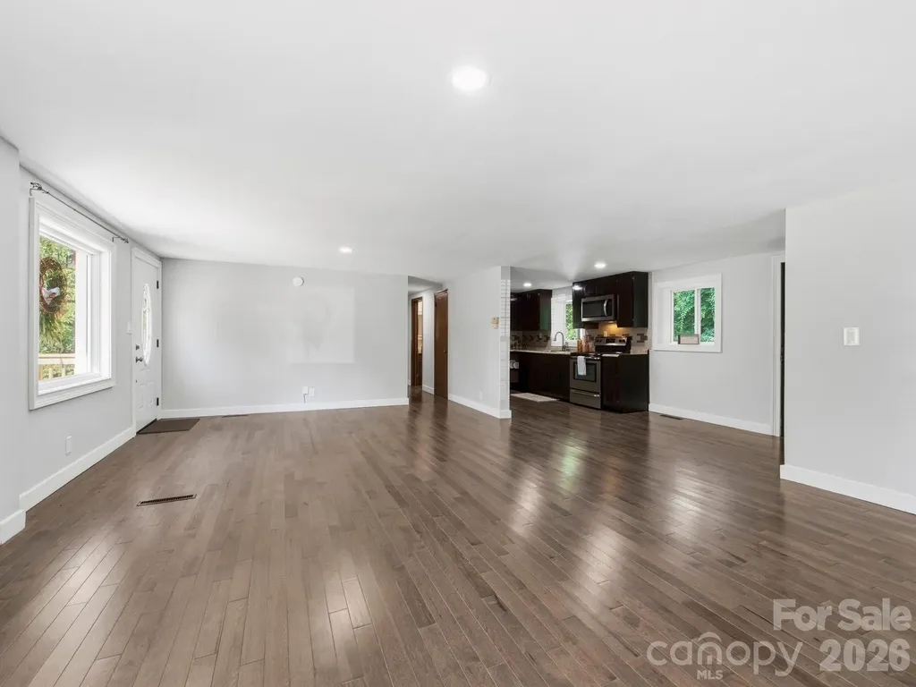 425 Lyndhurst Drive Hendersonville NC 28791