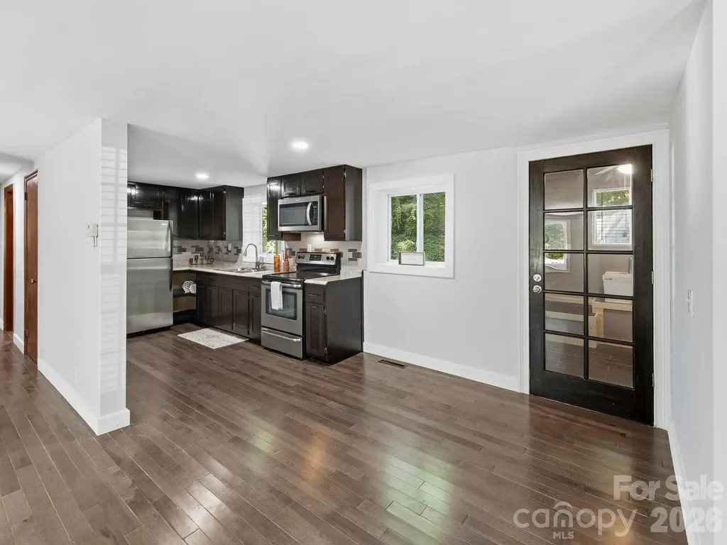 425 Lyndhurst Drive Hendersonville NC 28791