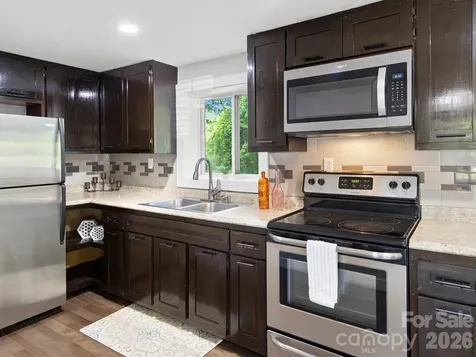 425 Lyndhurst Drive Hendersonville NC 28791