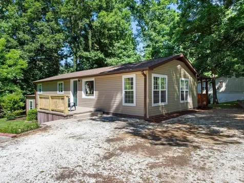 425 Lyndhurst Drive Hendersonville NC 28791