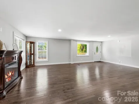 425 Lyndhurst Drive Hendersonville NC 28791