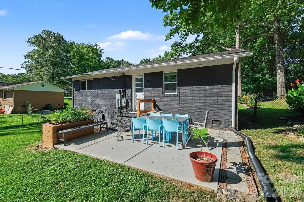 4023 Strangford Avenue Charlotte NC 28215