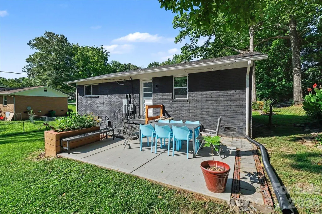4023 Strangford Avenue Charlotte NC 28215
