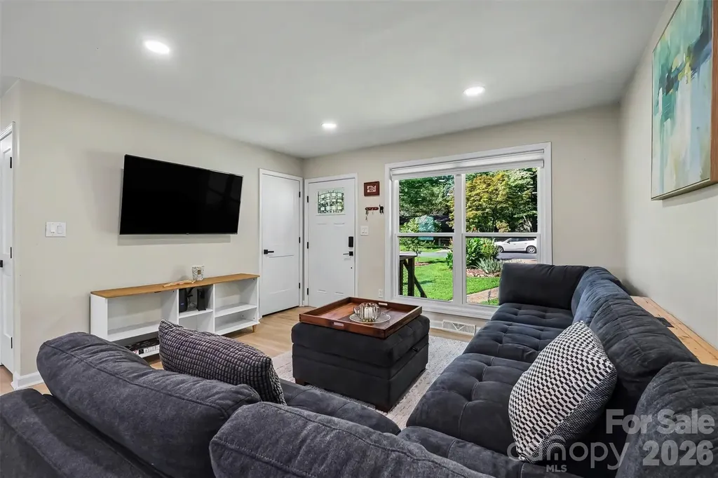 4023 Strangford Avenue Charlotte NC 28215