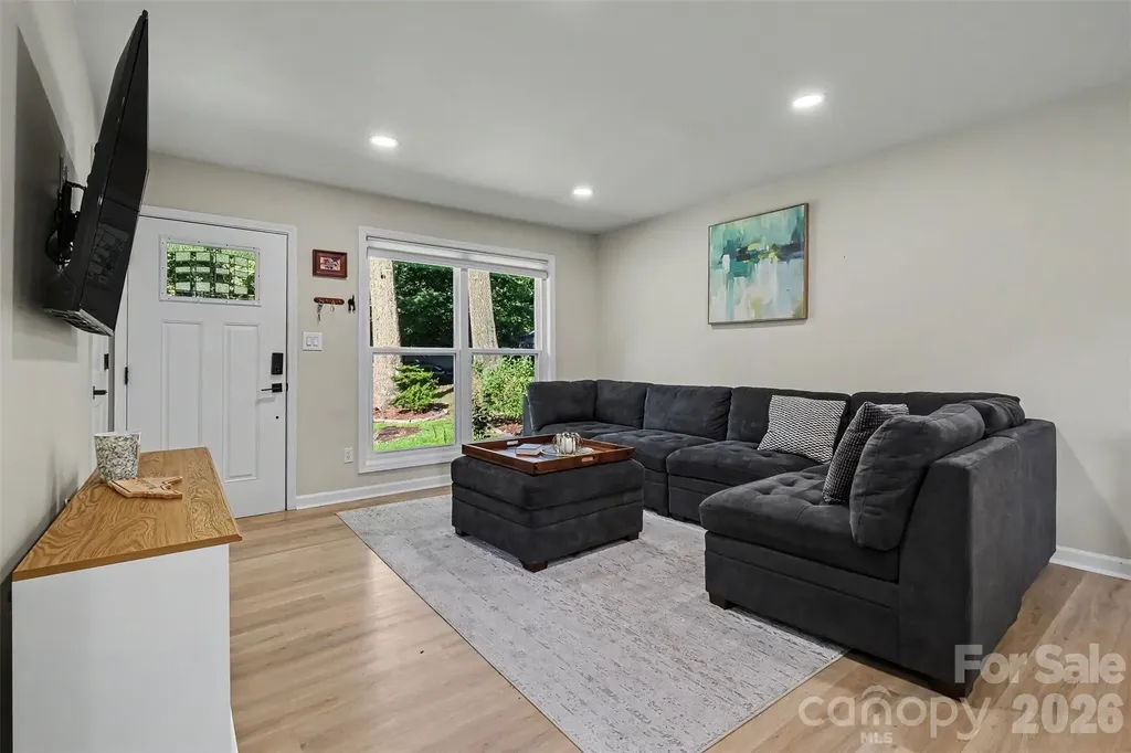 4023 Strangford Avenue Charlotte NC 28215