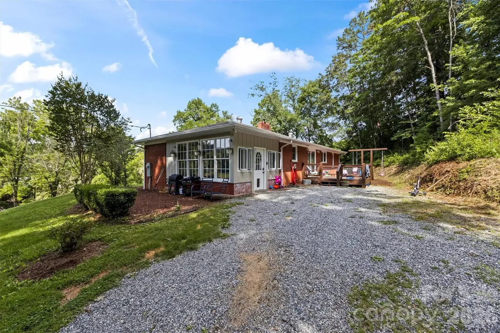11 Old Mill Road Mars Hill NC 28754