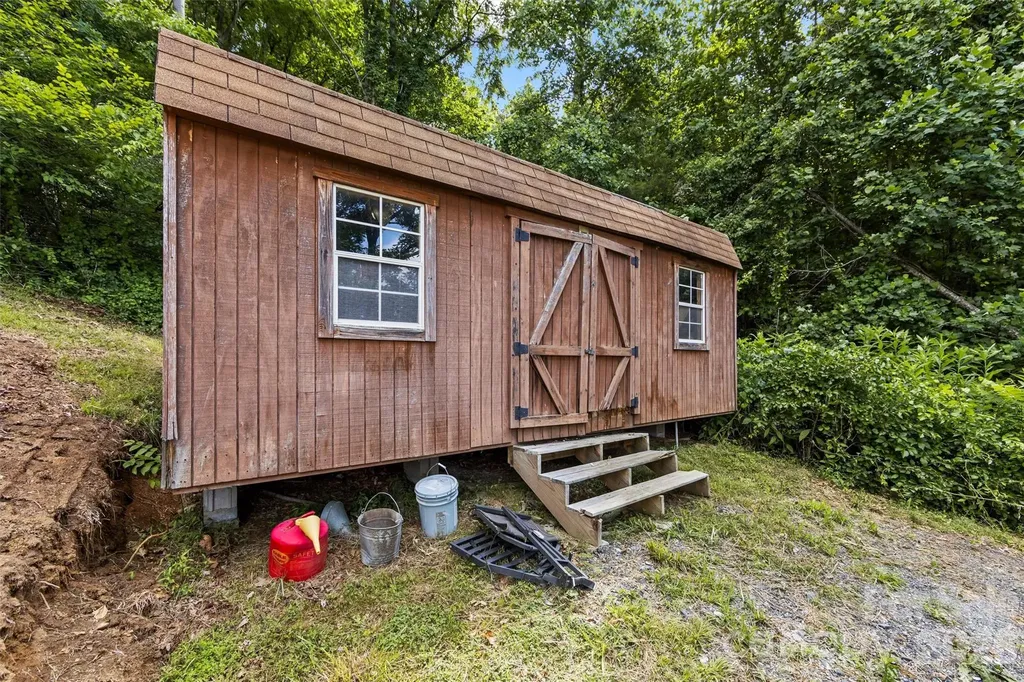 11 Old Mill Road Mars Hill NC 28754