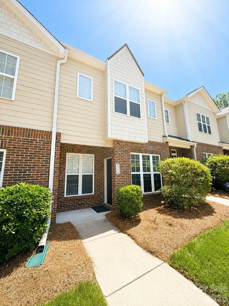 4376 Yoruk Forest Lane Charlotte NC 28211