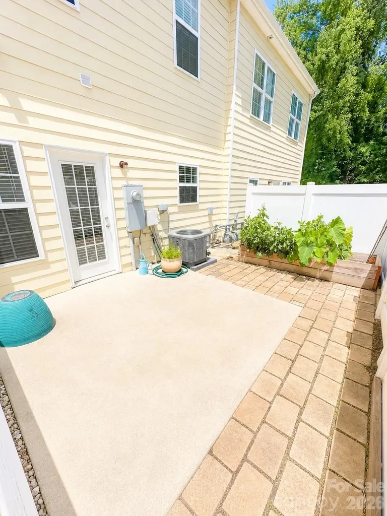 4376 Yoruk Forest Lane Charlotte NC 28211