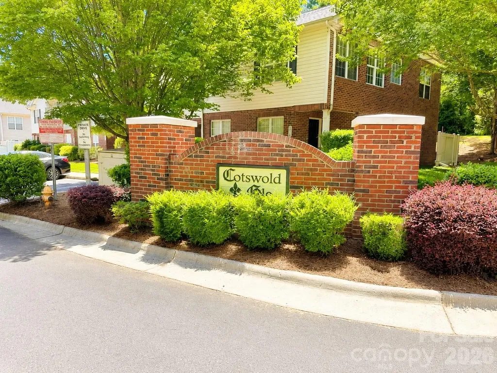 4376 Yoruk Forest Lane Charlotte NC 28211