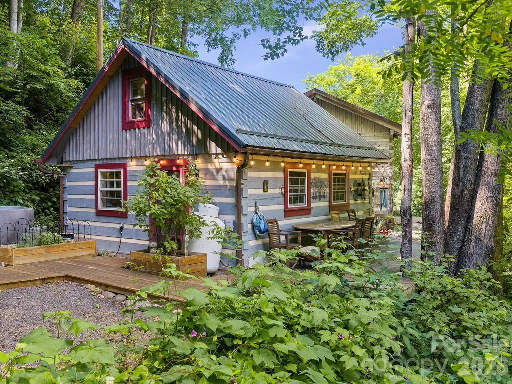 311 Old Sawmill Road Burnsville NC 28714
