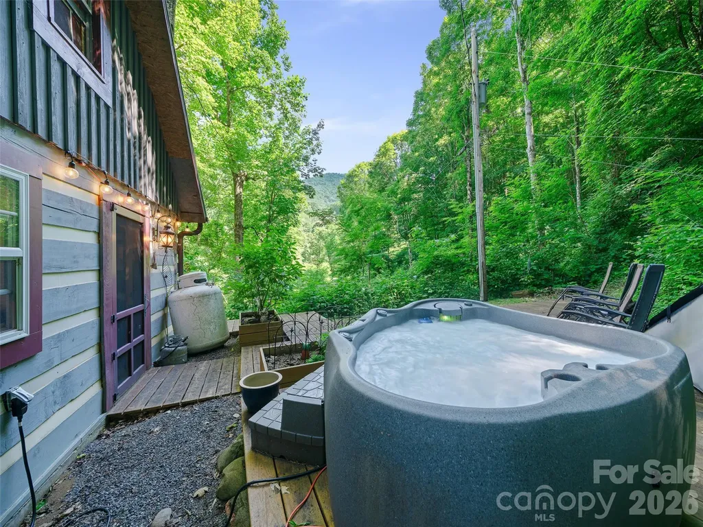 311 Old Sawmill Road Burnsville NC 28714