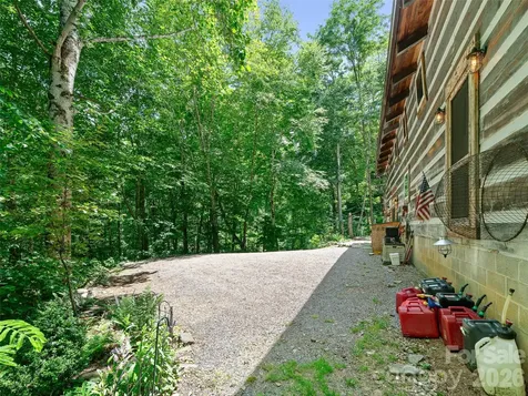 311 Old Sawmill Road Burnsville NC 28714