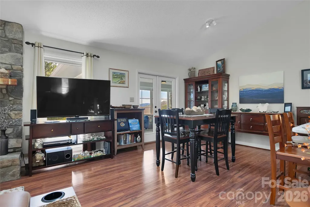 552 Kanasgowa Drive Brevard NC 28712