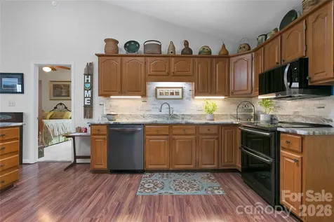 552 Kanasgowa Drive Brevard NC 28712