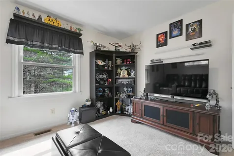 552 Kanasgowa Drive Brevard NC 28712