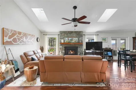 552 Kanasgowa Drive Brevard NC 28712