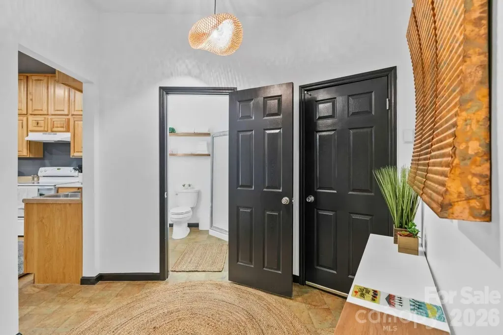 19 Holly Crest Lane Fairview NC 28730