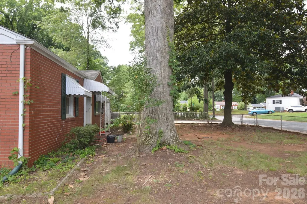 2111 Dickens Avenue Charlotte NC 28208