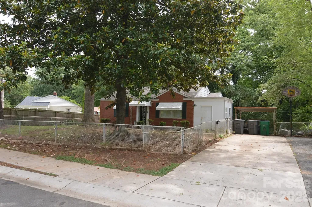 2111 Dickens Avenue Charlotte NC 28208