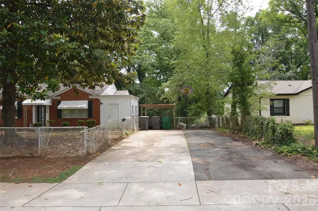 2111 Dickens Avenue Charlotte NC 28208