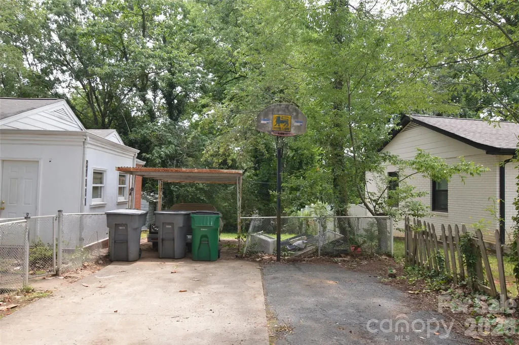 2111 Dickens Avenue Charlotte NC 28208