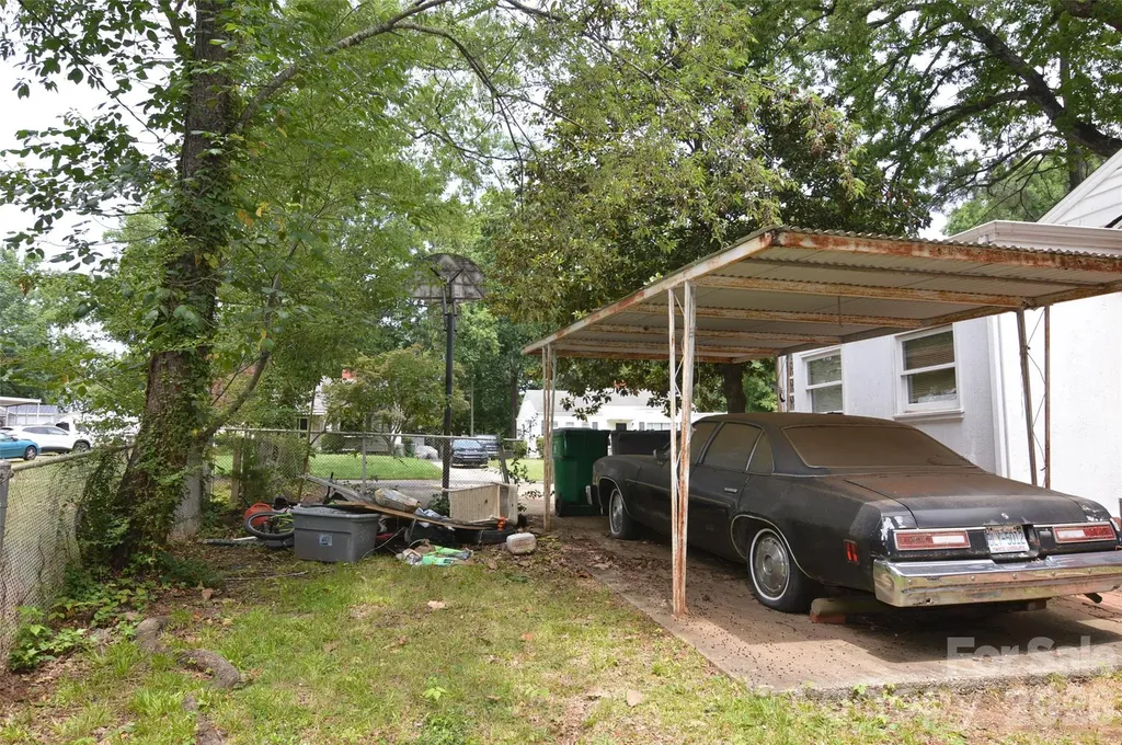 2111 Dickens Avenue Charlotte NC 28208