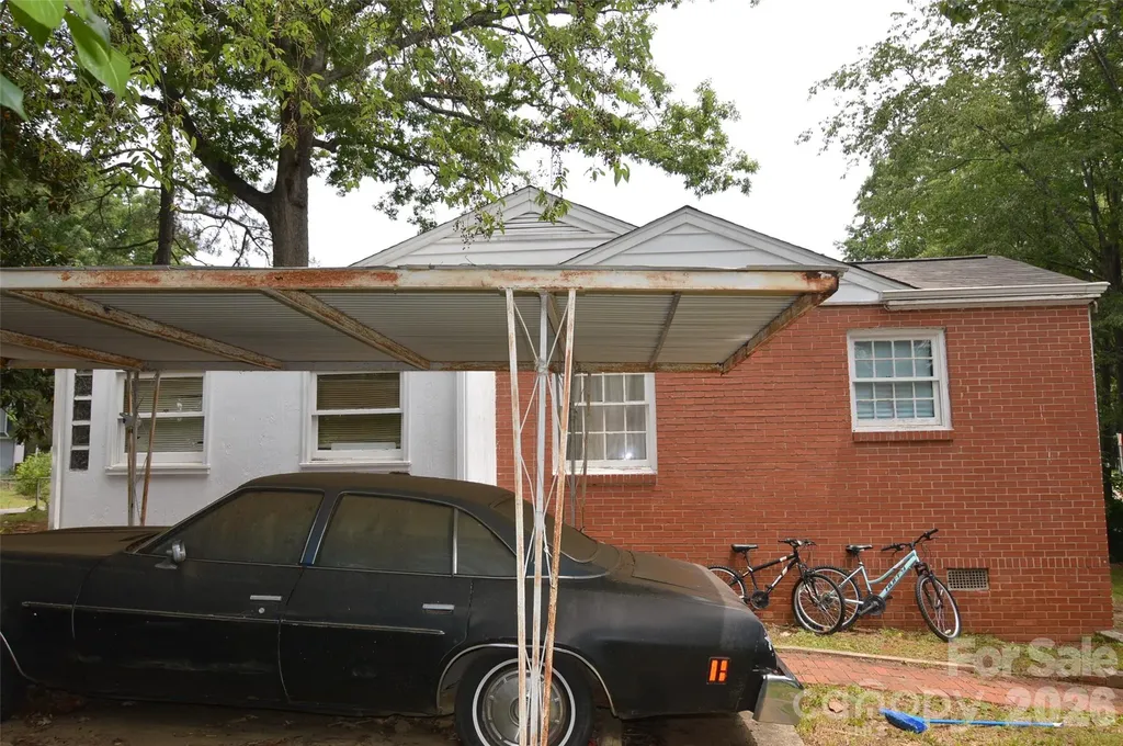 2111 Dickens Avenue Charlotte NC 28208