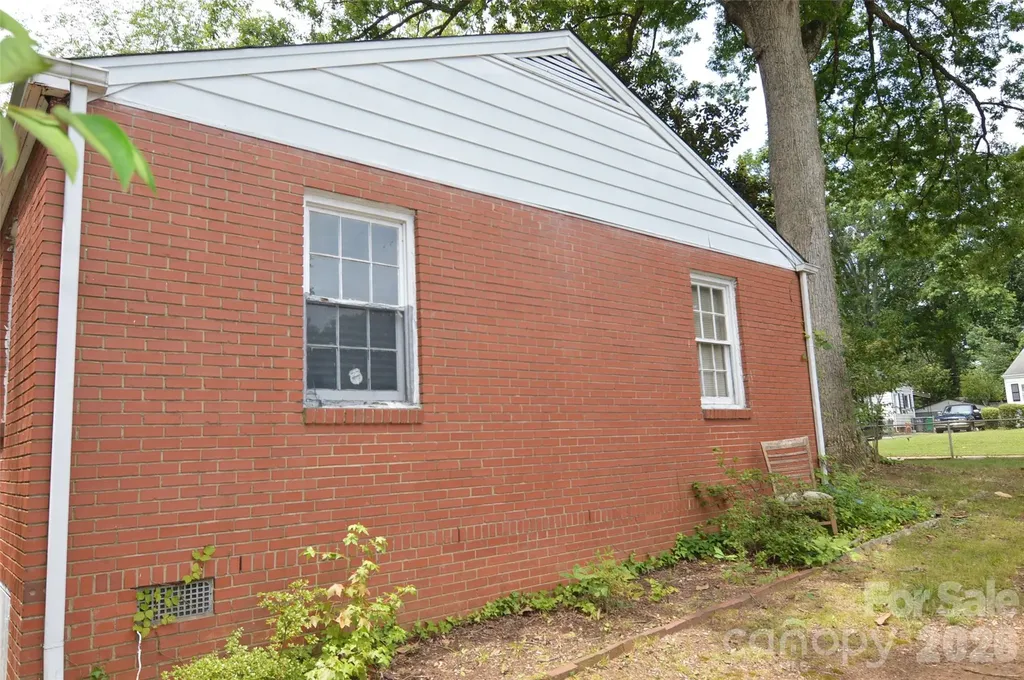 2111 Dickens Avenue Charlotte NC 28208