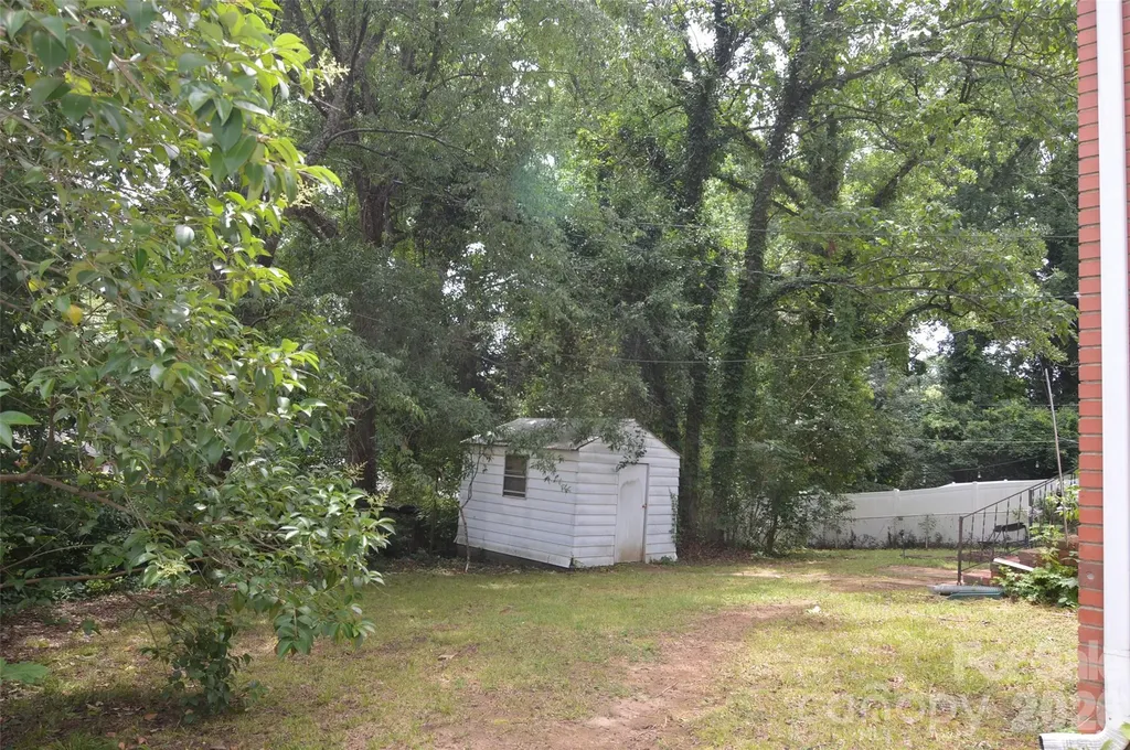 2111 Dickens Avenue Charlotte NC 28208