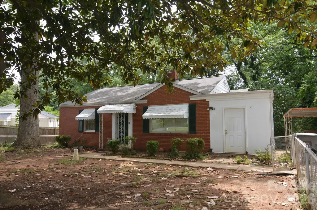 2111 Dickens Avenue Charlotte NC 28208