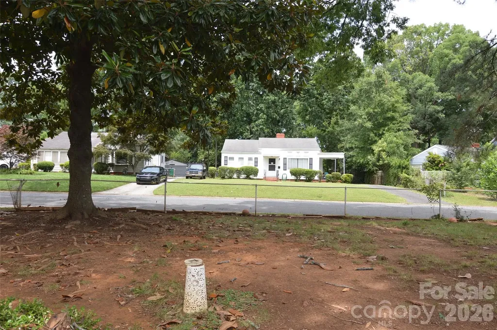 2111 Dickens Avenue Charlotte NC 28208
