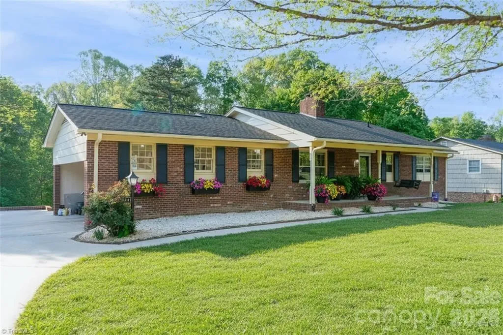 244 Pine Valley Road Thomasville NC 27360