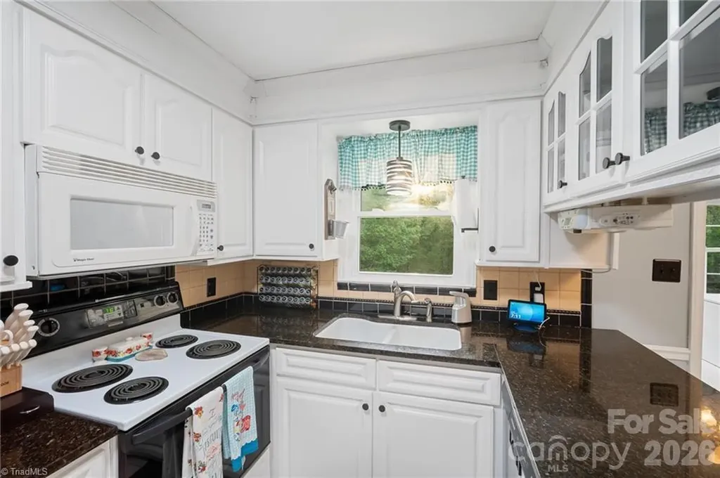244 Pine Valley Road Thomasville NC 27360