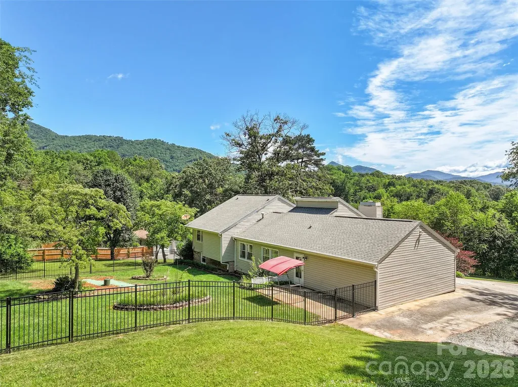 519 Nellie John Drive Clyde NC 28721