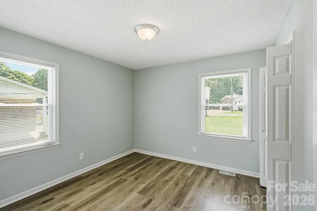 5008 Sea Oates Lane Bessemer City NC 28016