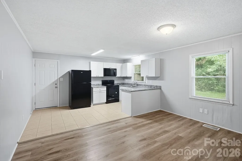 5008 Sea Oates Lane Bessemer City NC 28016