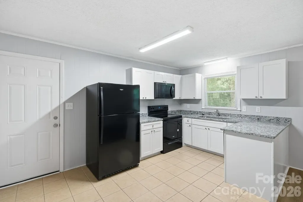 5008 Sea Oates Lane Bessemer City NC 28016