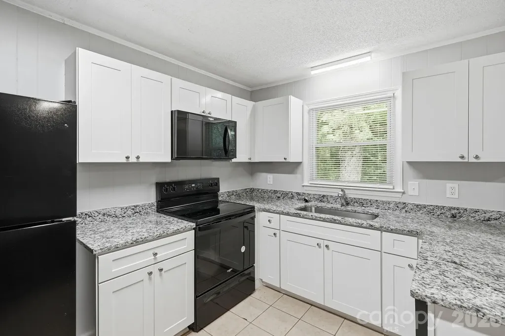 5008 Sea Oates Lane Bessemer City NC 28016
