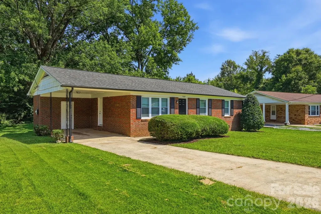 5008 Sea Oates Lane Bessemer City NC 28016