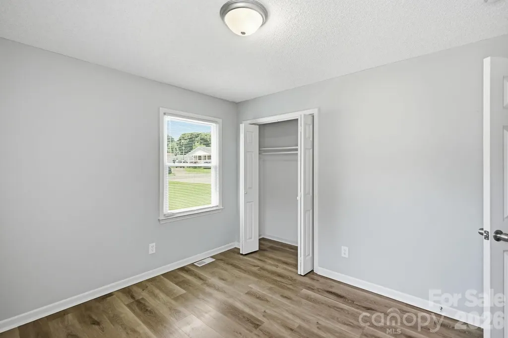 5008 Sea Oates Lane Bessemer City NC 28016