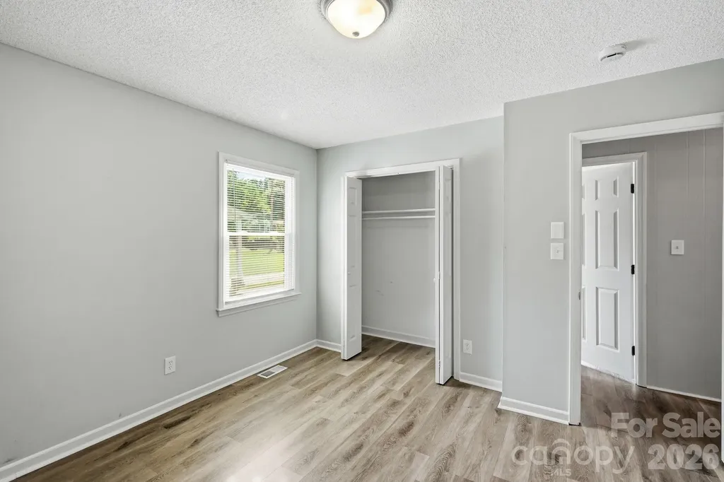 5008 Sea Oates Lane Bessemer City NC 28016