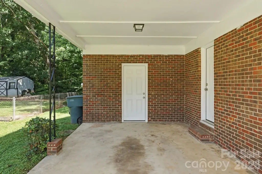 5008 Sea Oates Lane Bessemer City NC 28016