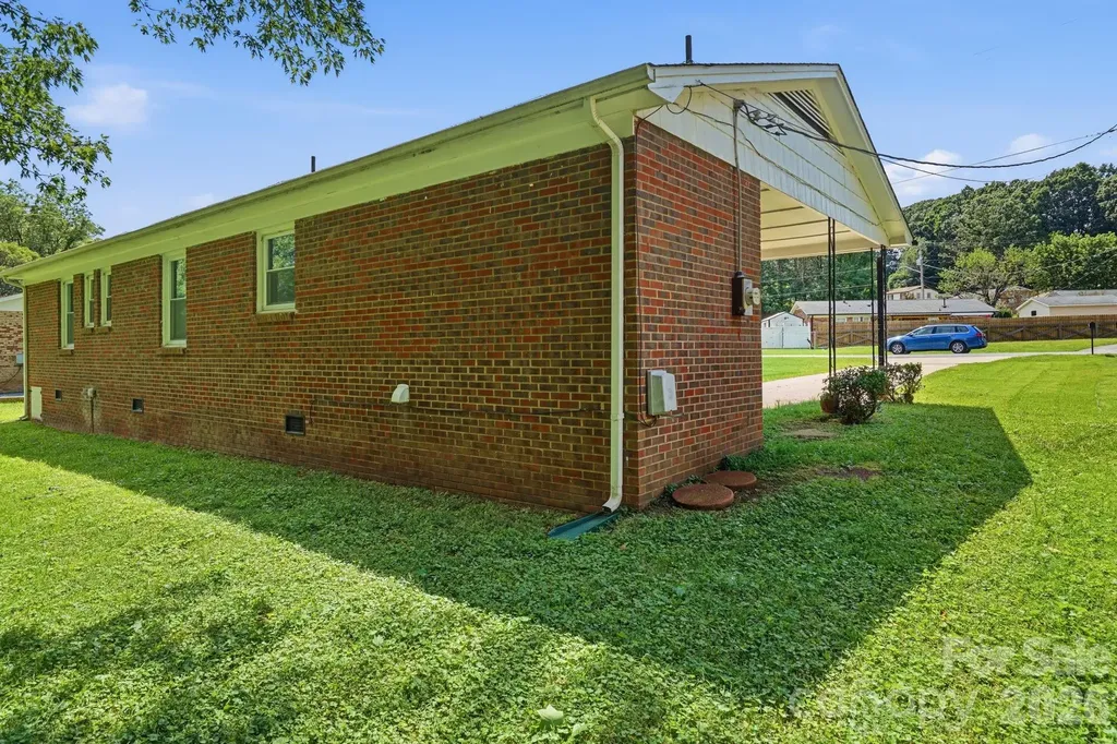 5008 Sea Oates Lane Bessemer City NC 28016